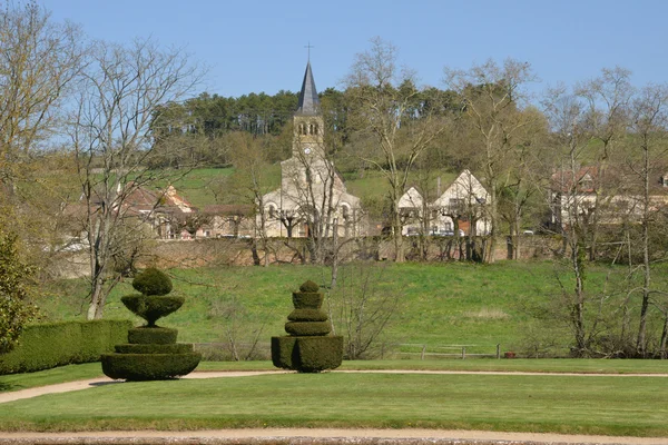 法国，风景如画的村庄 Cormatin 在索恩 et 卢瓦尔 — 图库照片