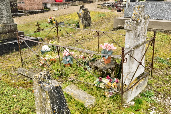 Frankrijk, het schilderachtige dorpje van haute-isle — Stockfoto