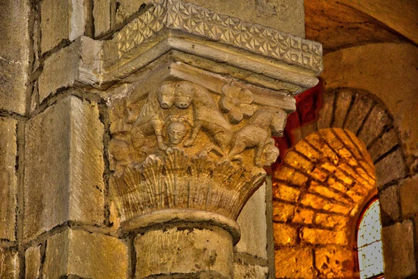 Francia, pintoresco pueblo de Anzy le duc en Saone et Loire — Foto de Stock