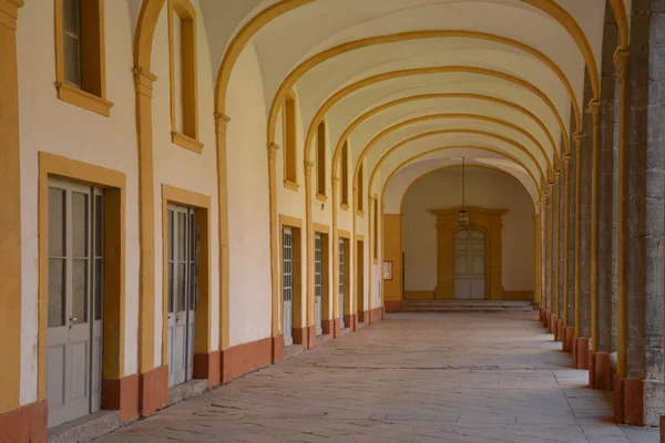 Frankrike, pittoreska staden av Cluny i Saone et Loire — Stockfoto