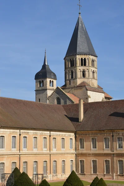 Frankrike, pittoreska staden av Cluny i Saone et Loire — Stockfoto