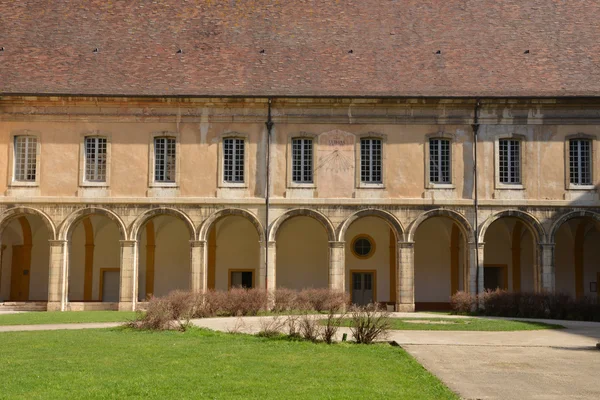 Frankrike, pittoreska staden av Cluny i Saone et Loire — Stockfoto