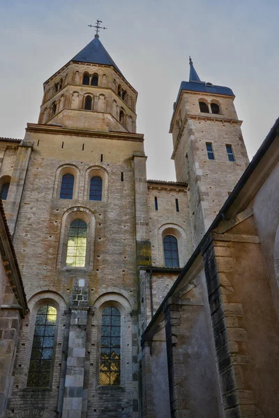 Frankrike, pittoreska staden av Cluny i Saone et Loire — Stockfoto