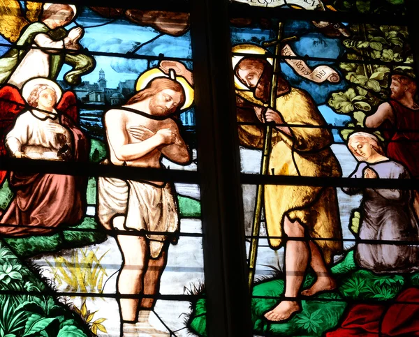 Francia, vidriera en la iglesia de San Martín de Triel — Foto de Stock