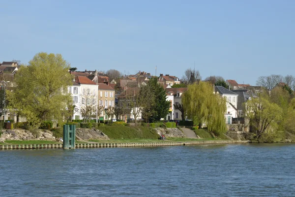 Frankreich, die malerische Stadt triel sur seine — Stockfoto