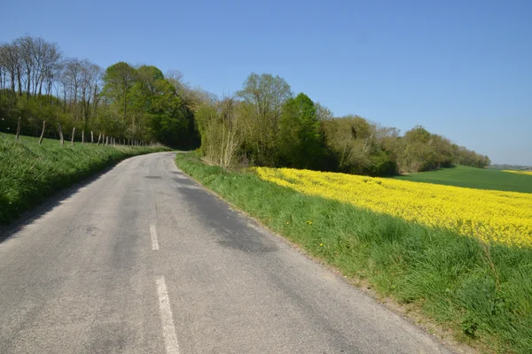 Francia, il pittoresco villaggio di Longuesse — Foto Stock