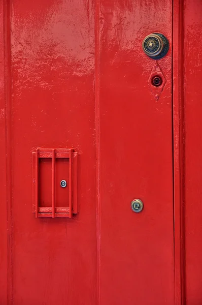 프랑스, 빨간 오래 된 문 닫습니다 — 스톡 사진