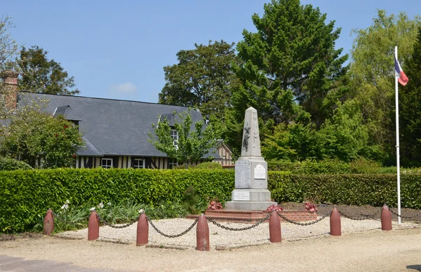 France, picturesque village of Beuvron en Auge in Normandy — Stock Photo, Image