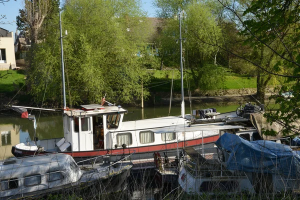 Ile de France, pittoreska staden av Poissy — Stockfoto