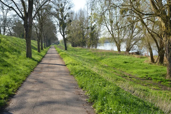 Ville pittoresque de Briare dans le Loiret — Photo