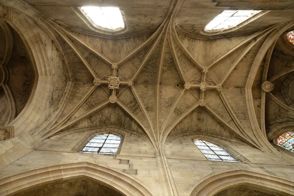 Francia, la pintoresca iglesia de Magny en Vexin — Foto de Stock