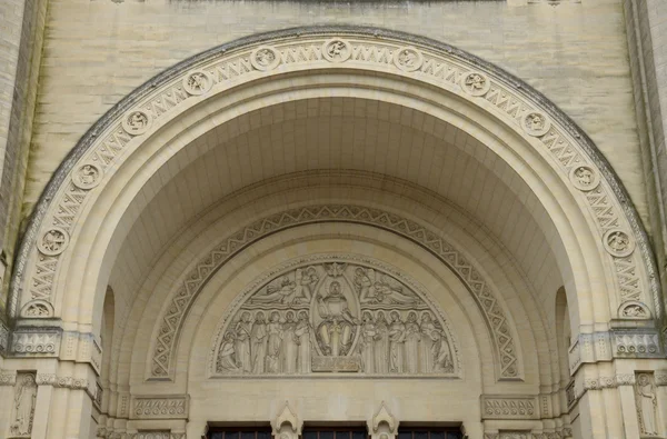 Franciaországban, Sainte Therese Lisieux a festői bazilika sem — Stock Fotó