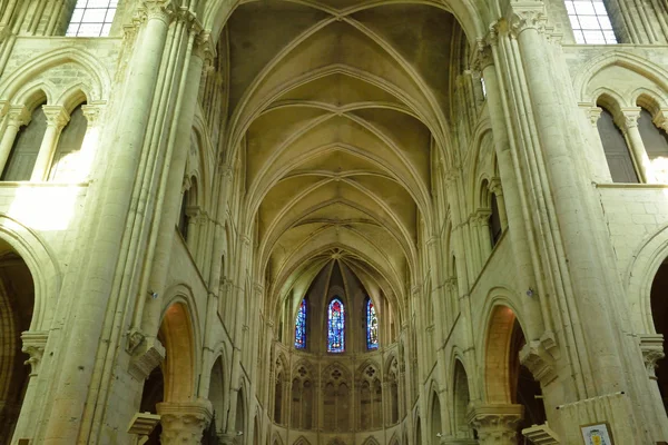 Живописный собор Лизьё в Нормандии — стоковое фото