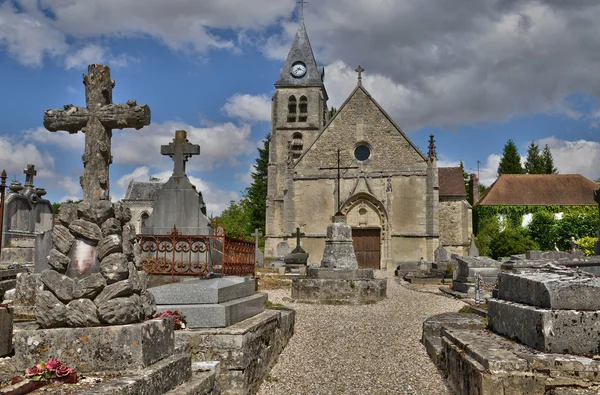 法国，风景如画的村庄里的维莱恩 arthies — 图库照片
