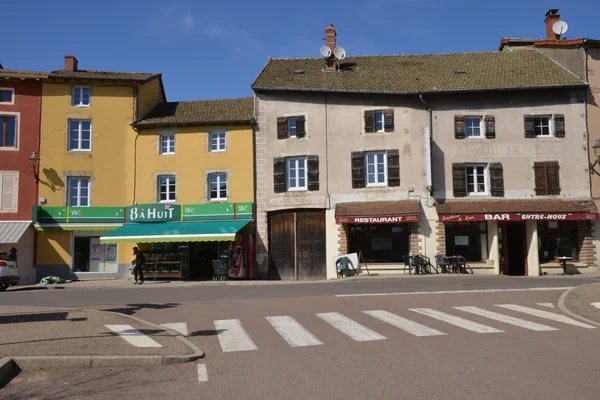 França, pitoresca aldeia de Matour em Saone et Loire — Fotografia de Stock