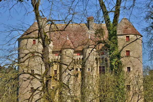 França, pitoresco castelo de Chevenon em Nievre — Fotografia de Stock