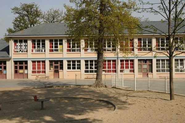 Francia, Jules Scuola di traghetti a Les Mureaux — Foto Stock