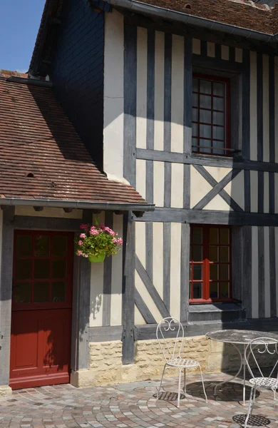 Francia, pittoresco villaggio di Beuvron en Auge in Normandia — Foto Stock
