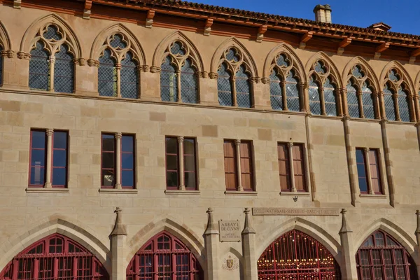 Frankrike, pittoreska staden av Cluny i Saone et Loire — Stockfoto