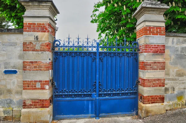 França, um antigo portão em Les Mureaux — Fotografia de Stock