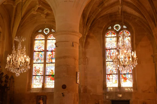 Francia, la pintoresca iglesia de L isle Adam —  Fotos de Stock