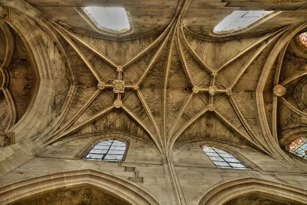 Francia, la pittoresca chiesa di Magny en Vexin — Foto Stock