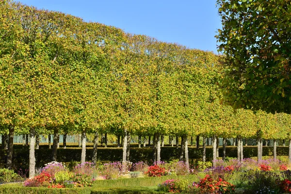 Ile de France, o jardim de Petit Trianon no Palácio de Versalhes — Fotografia de Stock