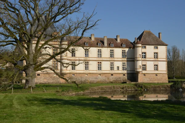 Bourgogne, el pintoresco pueblo de Cormatin en Saone et Loire — Foto de Stock