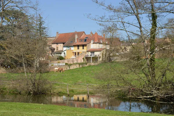 Francie, otázka k malebné vesnice o městě Cormatin v Saone et Loire — Stock fotografie