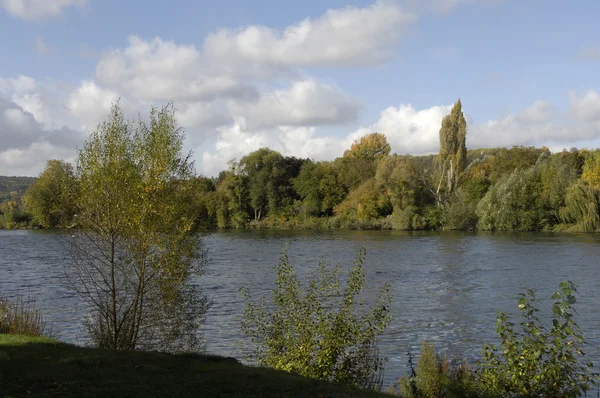 Francia, la pittoresca città di Les Mureaux — Foto Stock