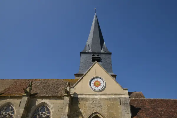 Frankrijk, pittoreske kerk van Parnes in Picardië — Stockfoto