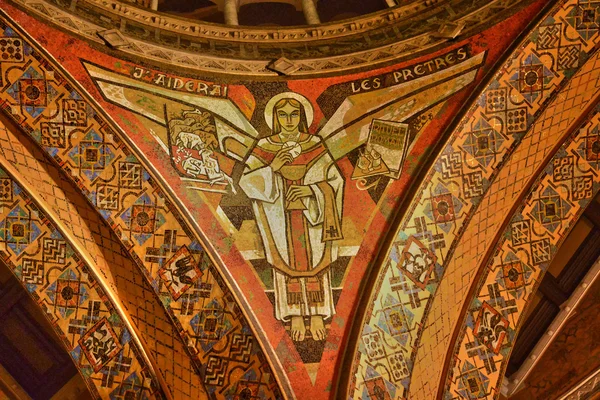 Francia, pintoresca basílica de Santa Teresa de Lisieux en Nor —  Fotos de Stock