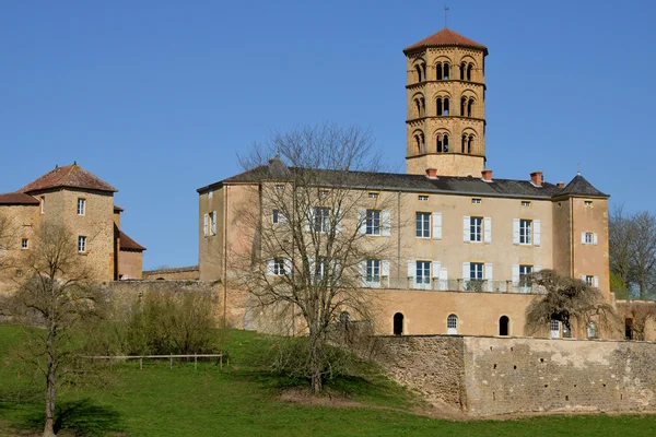 Франция, живописная деревня Anzy le duc в Соне и Луаре — стоковое фото