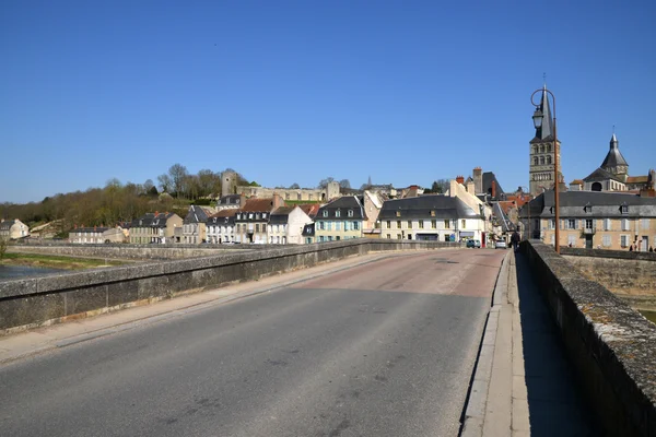 França, cidade pitoresca de La Charite sur Loire em Bourgogne — Fotografia de Stock