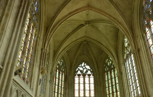 如诗如画的大教堂的立斯市在诺曼底 — 图库照片