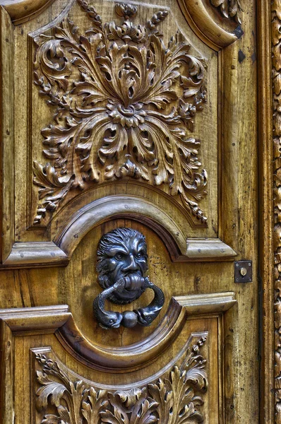 Francia, antigua puerta de un castillo —  Fotos de Stock