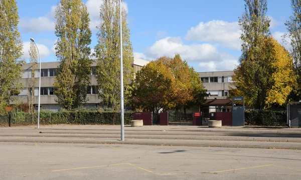 França, uma escola em Les Mureaux — Fotografia de Stock