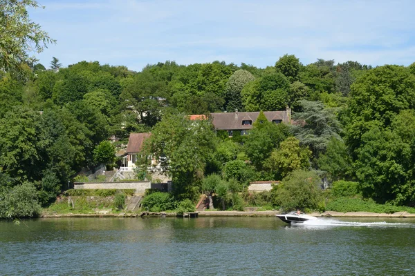 France, la ville pittoresque de triel sur seine — Photo