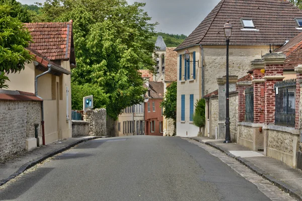Ile de France, pintoresco pueblo de Vetheuil en Val d Oise — Foto de Stock