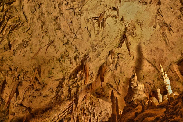 斯洛文尼亚，风景如画，历史山洞的波斯托伊纳 — 图库照片