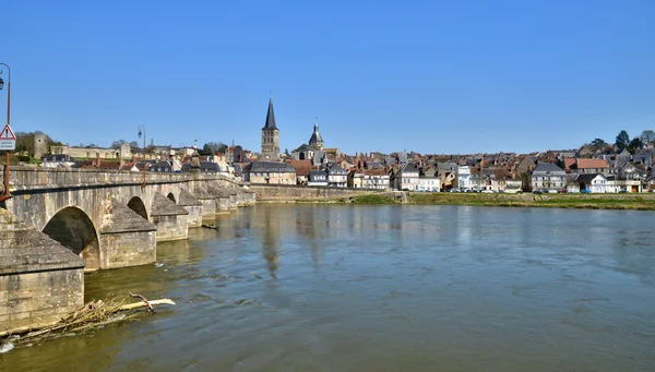 Francja, malownicze miasto La Charité sur Loire, w regionie Burgundia — Zdjęcie stockowe