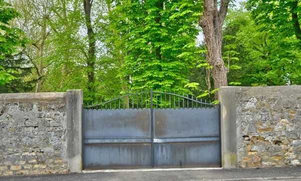 Francja, stary brama w les mureaux — Zdjęcie stockowe