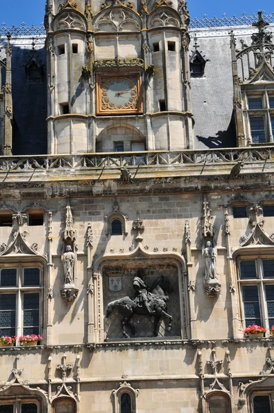 Picardie, das malerische Rathaus von compiegne in oise — Stockfoto