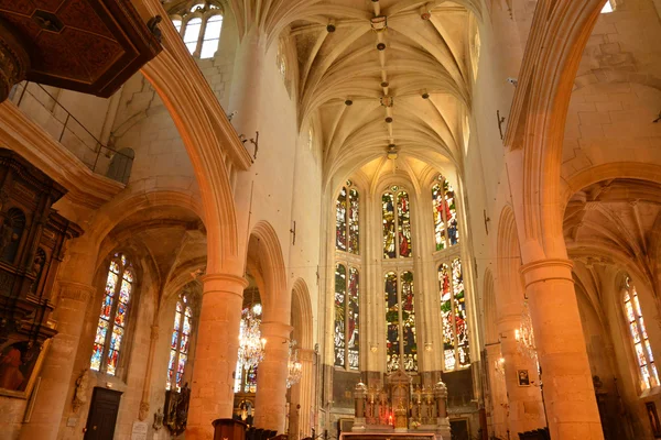 Francia, la pintoresca iglesia de L isle Adam —  Fotos de Stock