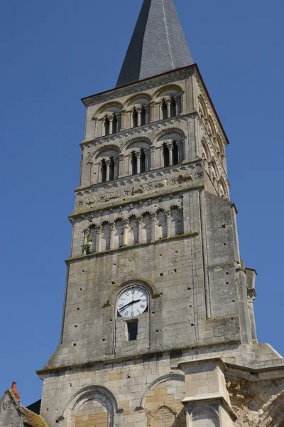 Francie, malebné město La Charité sur Loire v Bourgogne — Stock fotografie