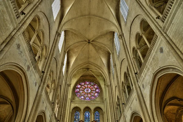 Francia, la pintoresca ciudad de Mantes la Jolie — Foto de Stock