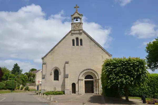 France, le village pittoresque de Fontenay saint pere — Photo