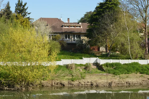 如诗如画 Poissy 市法兰西岛 — 图库照片