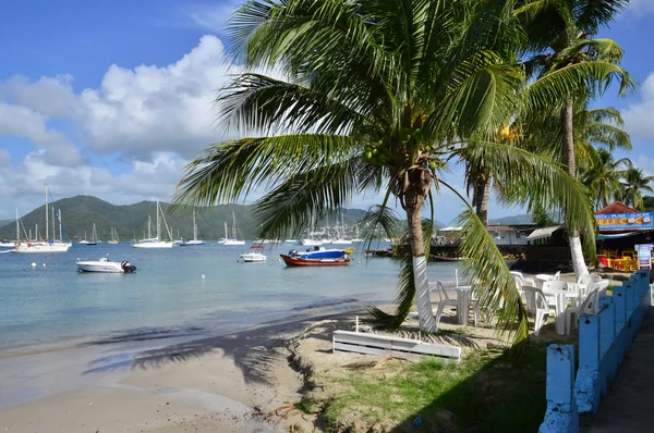 Martinique, schilderachtige stad van Sainte Anne in West-Indië — Stockfoto