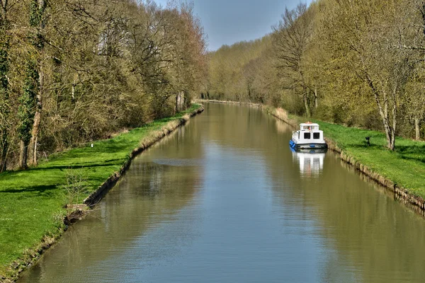 Frankreich, malerisches dorf der couargues in val de loire — Stockfoto